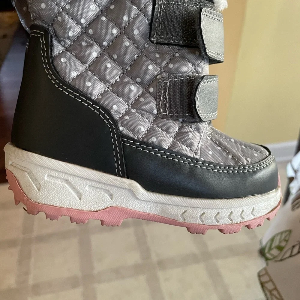 Carter’s Polka‎ Dot Snow Boots, kids size 7